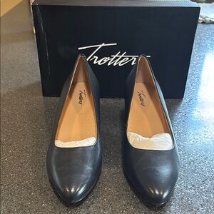 Trotters Women's Navy Leather Shoes